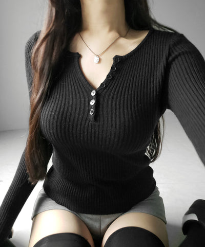 フロントボタンヘンリーネックスリムリブニット ／ Front button henley neck slim rib knit