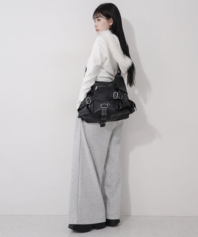 【 多ポケットで収納力抜群 】３連ベルテッド多ポケットフェイクレザーショルダーバッグ ／ Three belted multi pocket fake leather shoulder bag