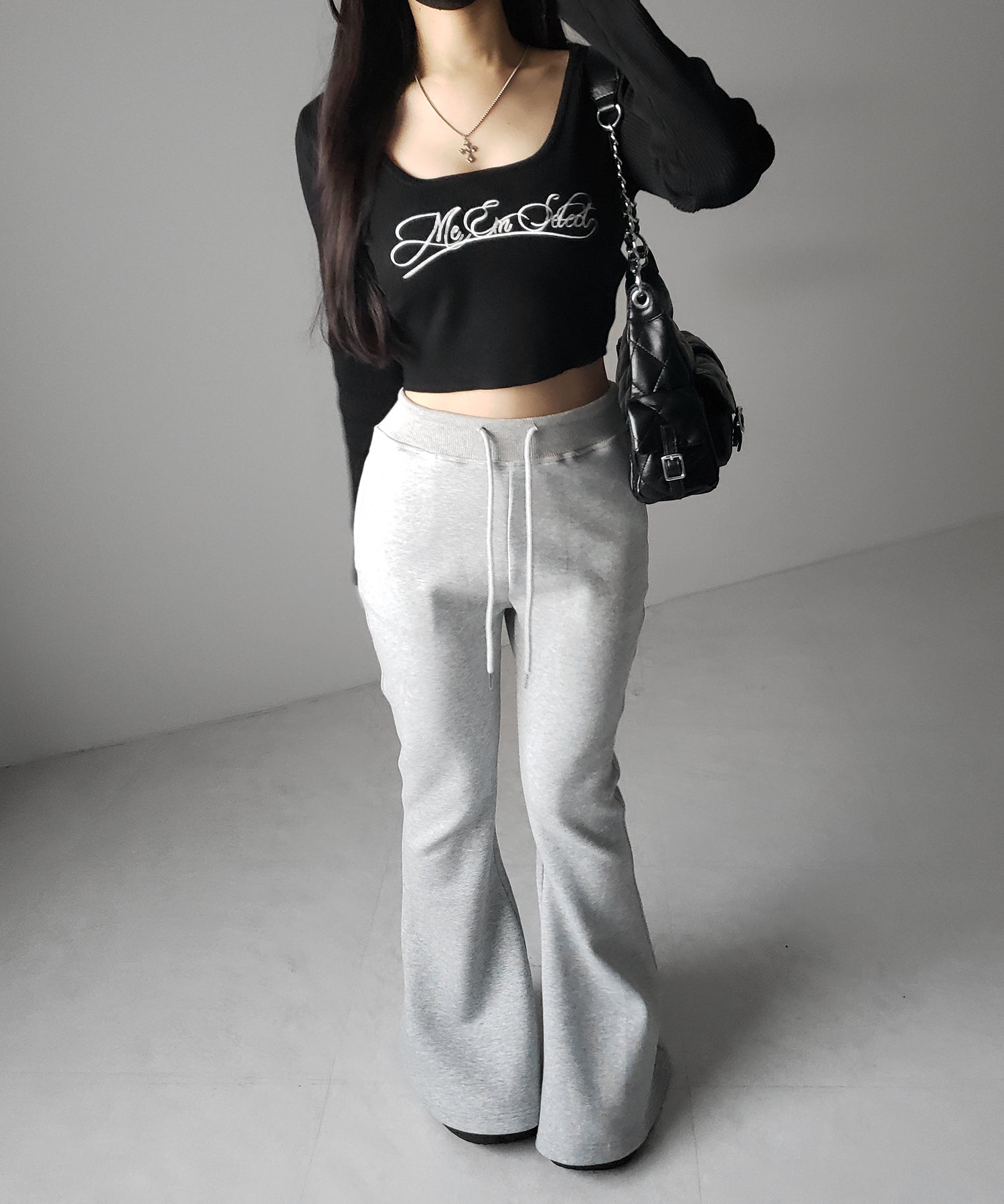 レタリングロゴ刺繍スクエアネックショートリブニットトップス ／ lettering logo embroidery square neck short rib knit tops