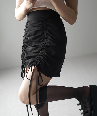 【 インパン裏地付 ／ セルフカット調節可能 】 ストラップダブルリボンシャーリングミニスカート ／ strap double ribbon shirring mini skirt