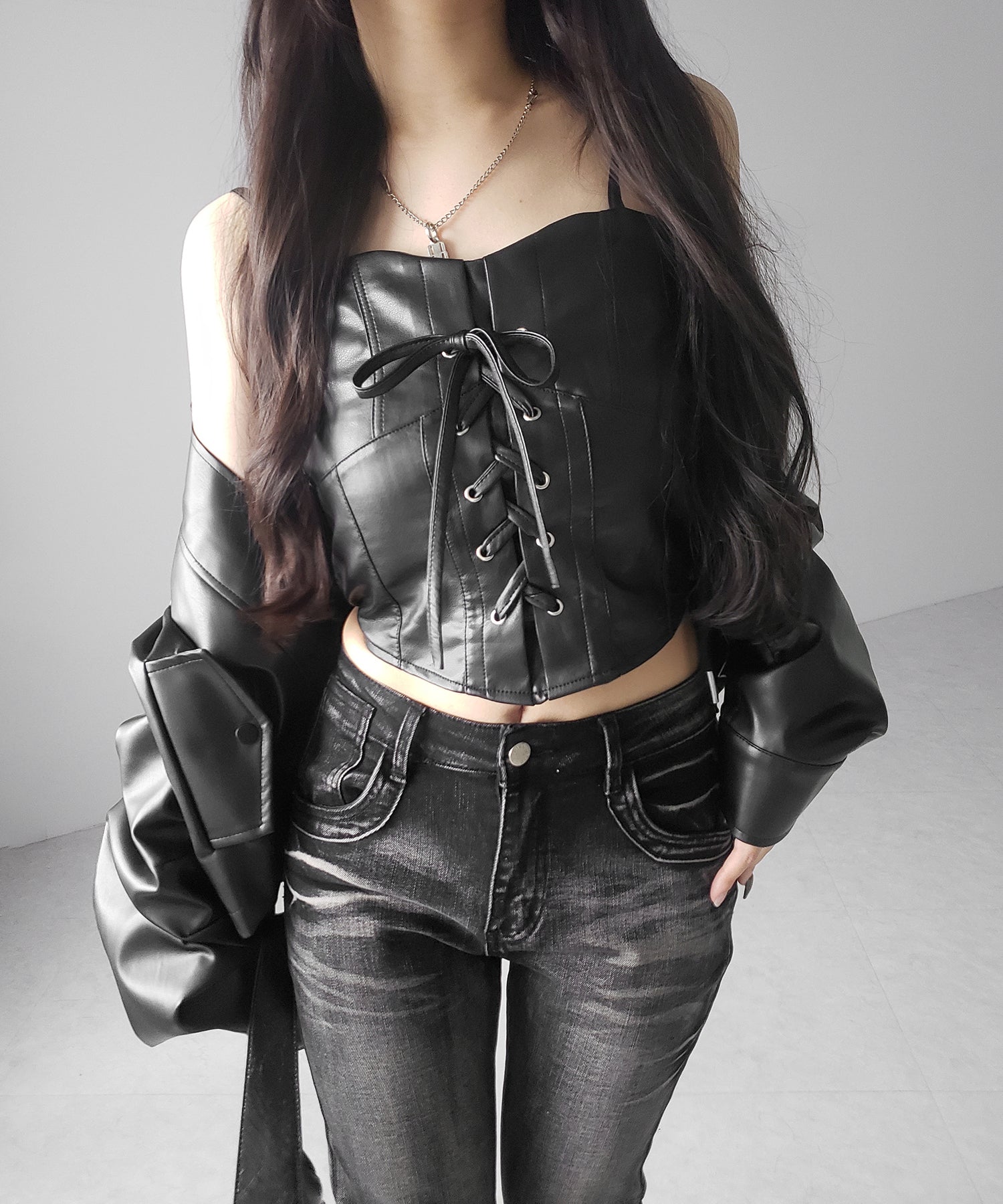 レースアップフロントリボンフェイクレザービスチェ ／ lace up front ribbon fake leather bustier