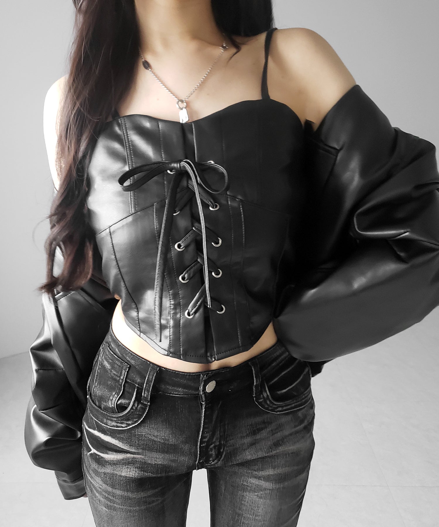 レースアップフロントリボンフェイクレザービスチェ ／ lace up front ribbon fake leather bustier