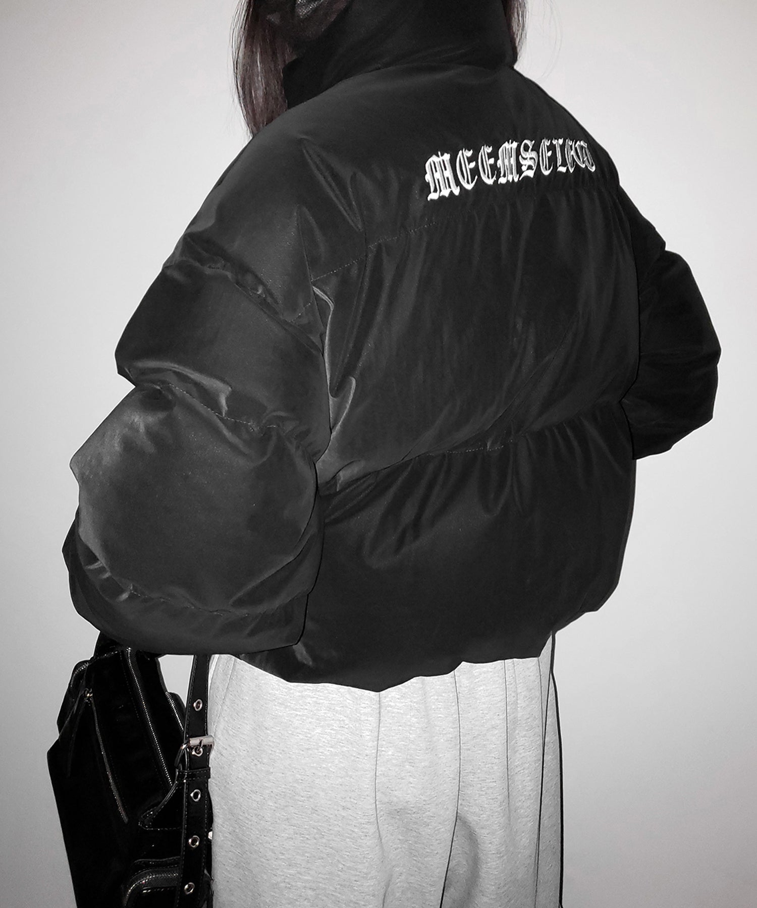 【 大好評につきロゴ無しバージョン追加！ 】グランジロゴ刺繍ショートパフダウンジャケット ／ grunge logo embroidery short puff down jacket