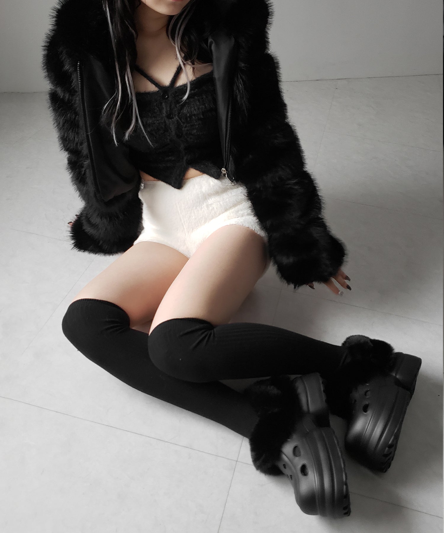 フェイクファー厚底クロッグサンダル ／ Fake fur platform clog sandals