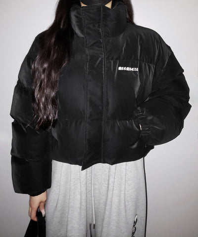 【 大好評につきロゴ無しバージョン追加！ 】グランジロゴ刺繍ショートパフダウンジャケット ／ grunge logo embroidery short puff down jacket