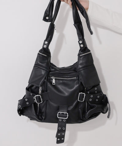 【 多ポケットで収納力抜群 】３連ベルテッド多ポケットフェイクレザーショルダーバッグ ／ Three belted multi pocket fake leather shoulder bag