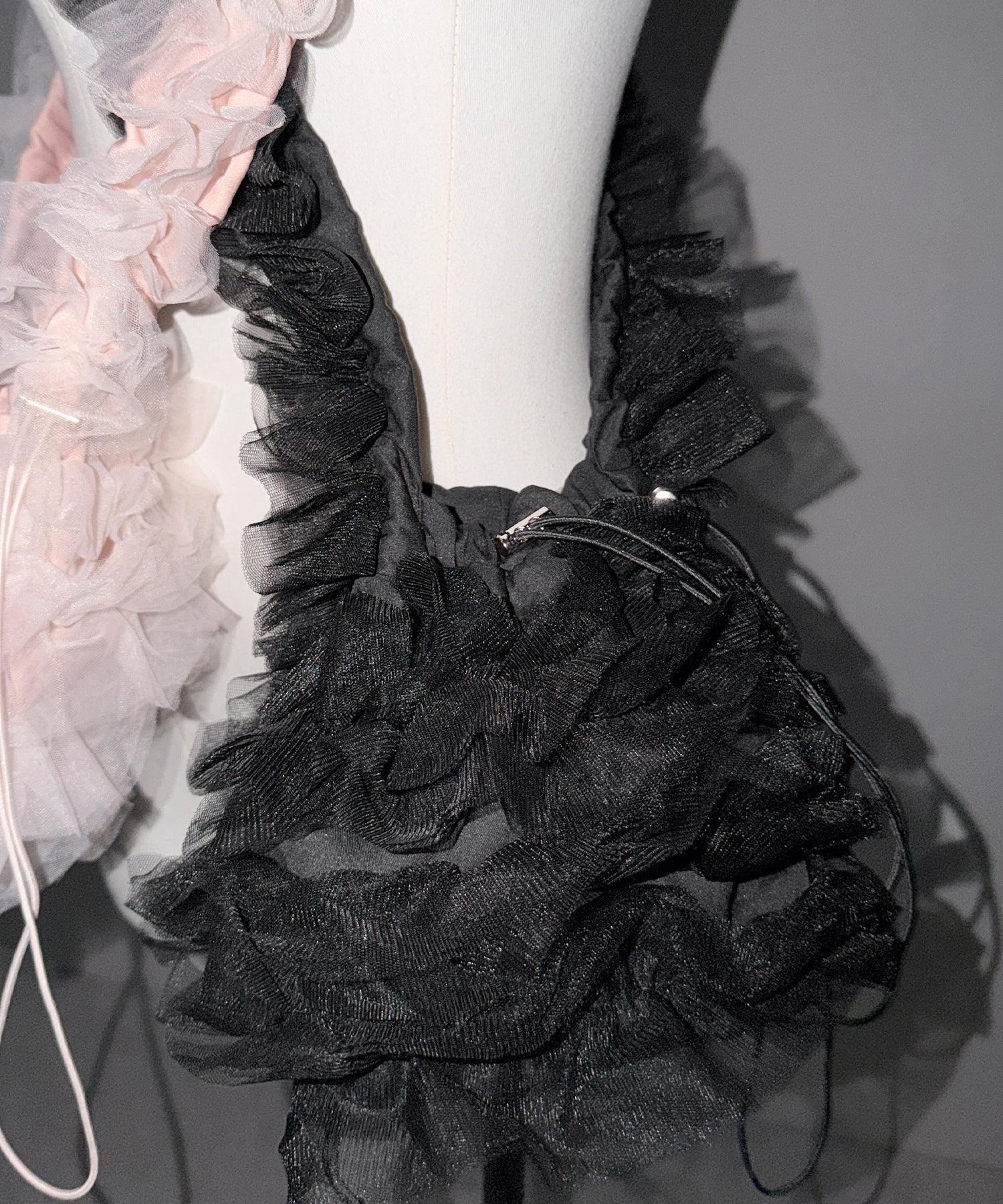 チュールフリル巾着ミニショルダーバッグ／ tulle frill drawstring mini shoulder bag