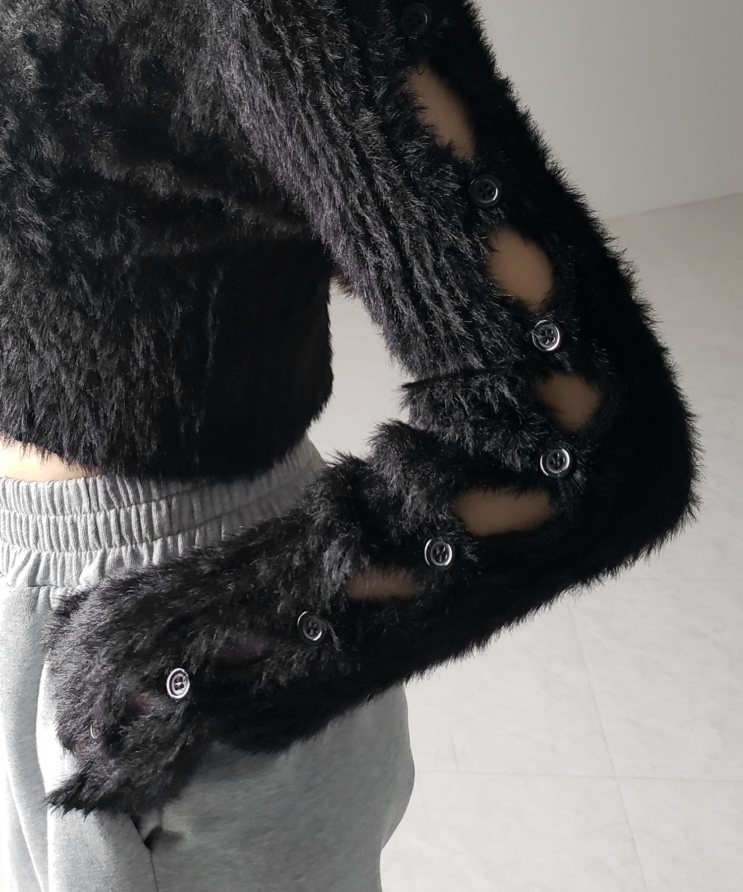 【 ３color 】カットアウトスリットスリーブショートシャギーニット ／ cutout slit sleeve short shaggy knit