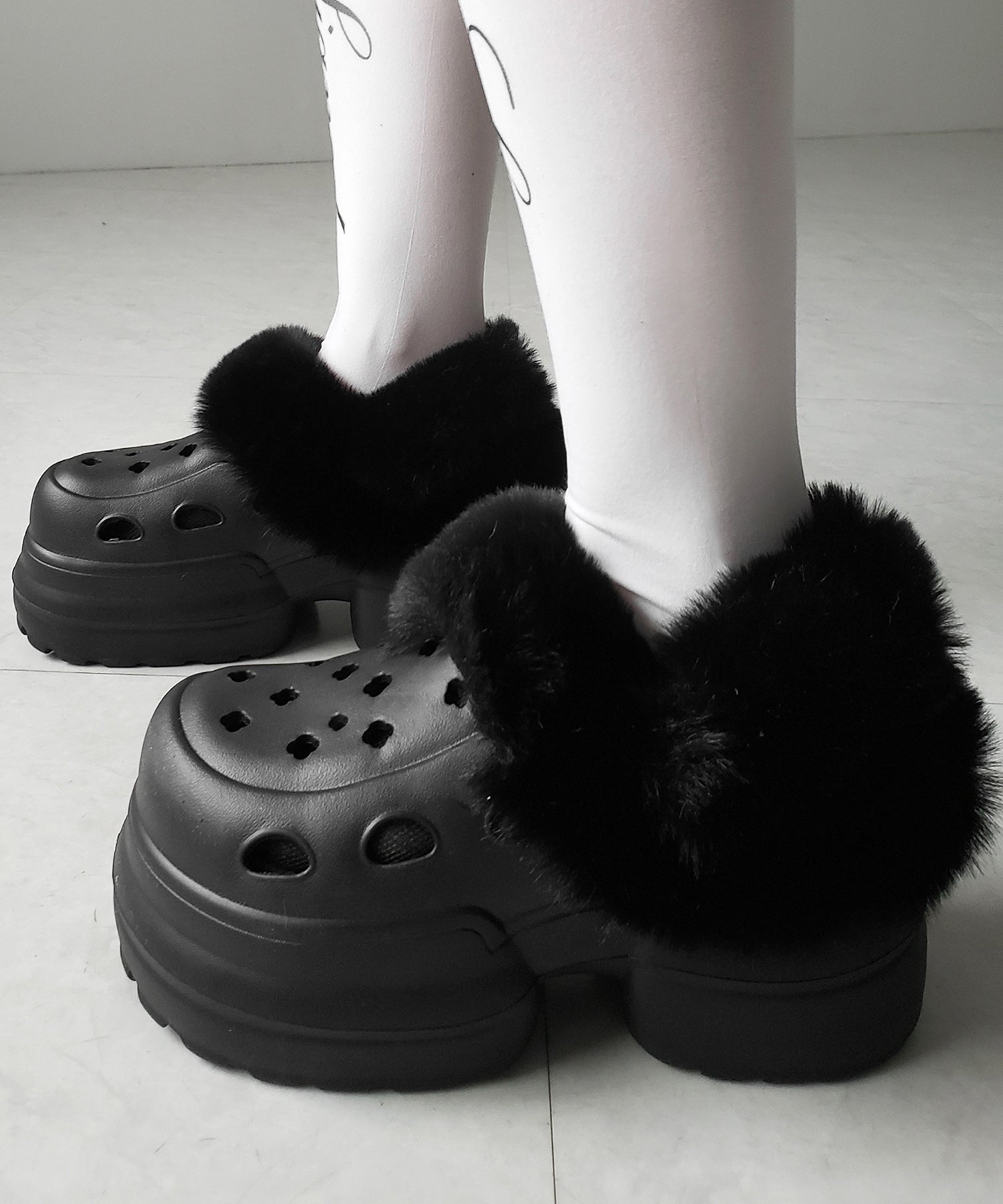 フェイクファー厚底クロッグサンダル ／ Fake fur platform clog sandals