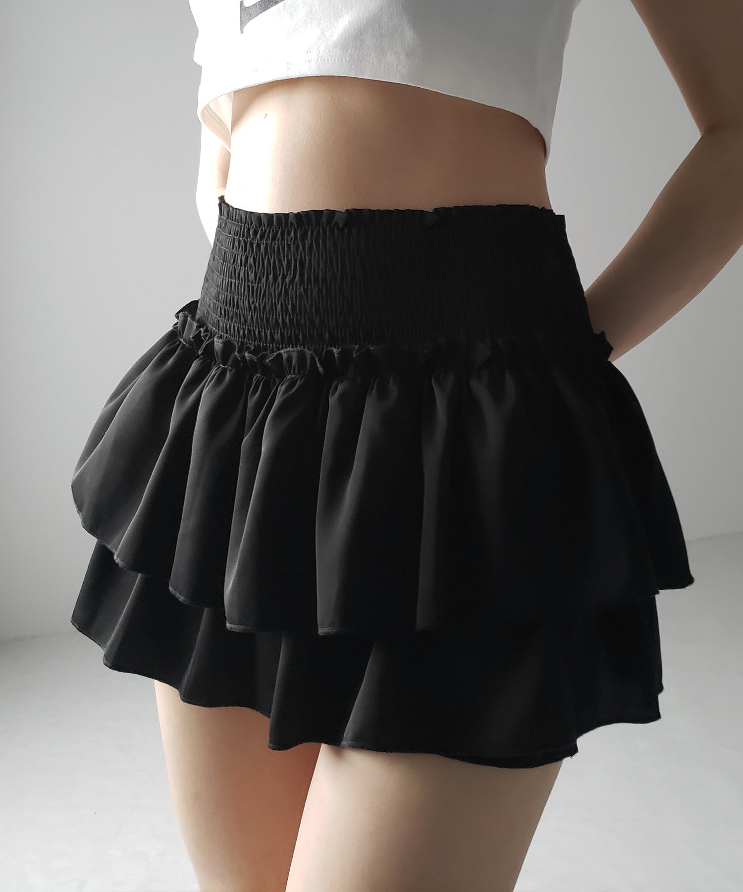 【 ３color ／ ３size 】２段フリルシャーリングミニスカパン ／ double frill shirring mini skirt pants