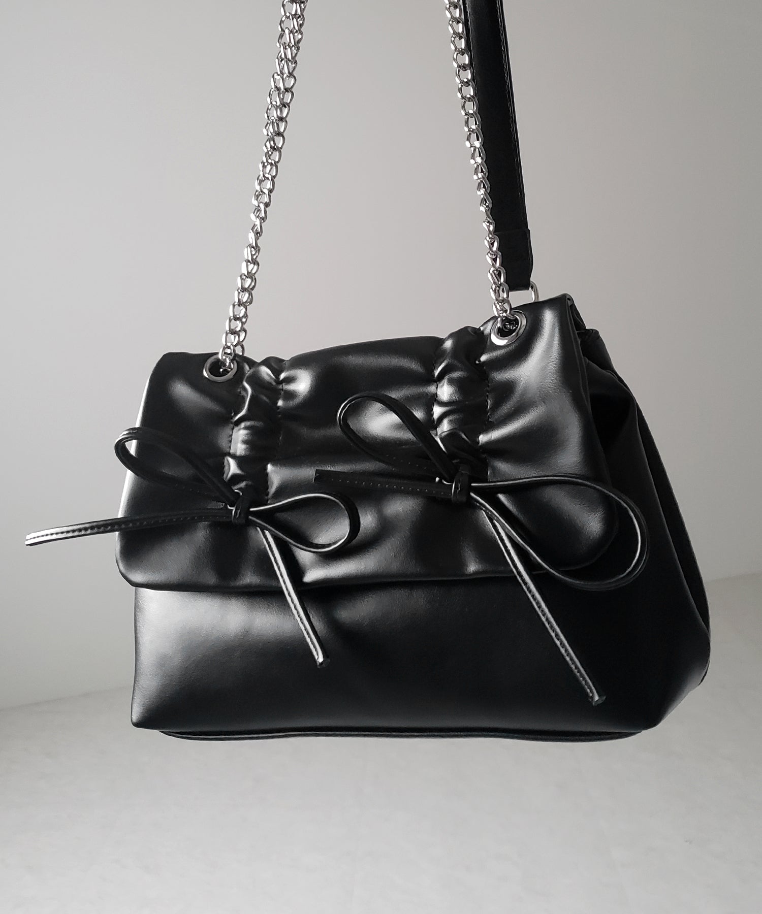 【 ３color 】ダブルリボンフェイクレザーチェーンショルダーバッグ ／ double ribbon fake leather chain shoulder bag