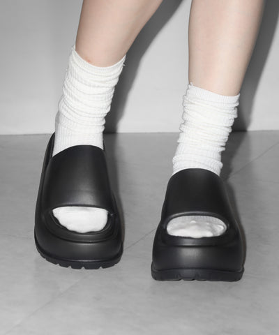厚底ボリュームソールパフィースライドサンダル／platform volume sole puffy slide sandals