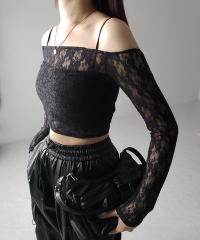 【 ２color 】オフショルショートレーストップス ／ off-shoulder short lace tops