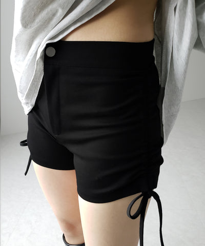 【 ３size 】サイドリボンシャーリングバイカーショートパンツ ／ side ribbon ruched biker shorts
