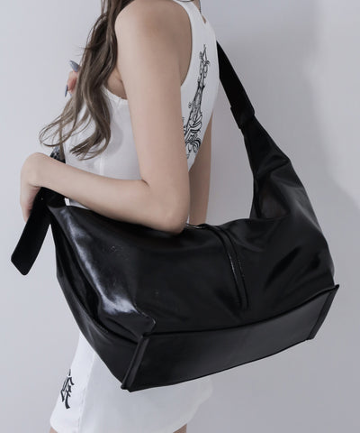 【 大容量 】フェイクレザーワイドストラップビッグショルダーボディバッグ ／fake leather wide strap big shoulder body bag