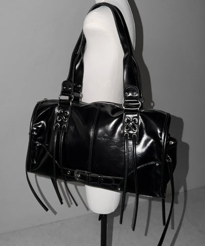 【 ショルダーストラップ付き２WAY 】レースアップベルテッドフリンジボストンショルダーバッグ／lace up belted fringe boston shoulder bag