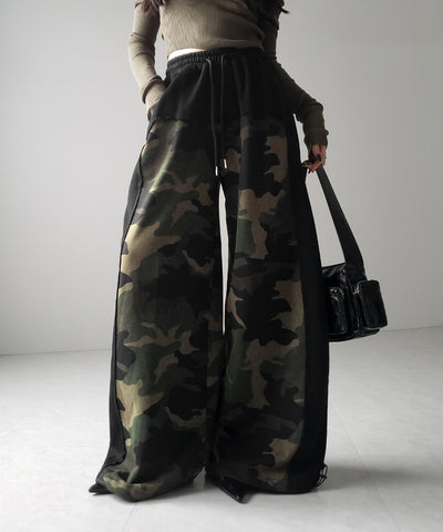 【 裾絞り可能２WAY 】カモフラドッキングミリタリーワイドスウェットパンツ ／ camouflage docking military wide sweat pants