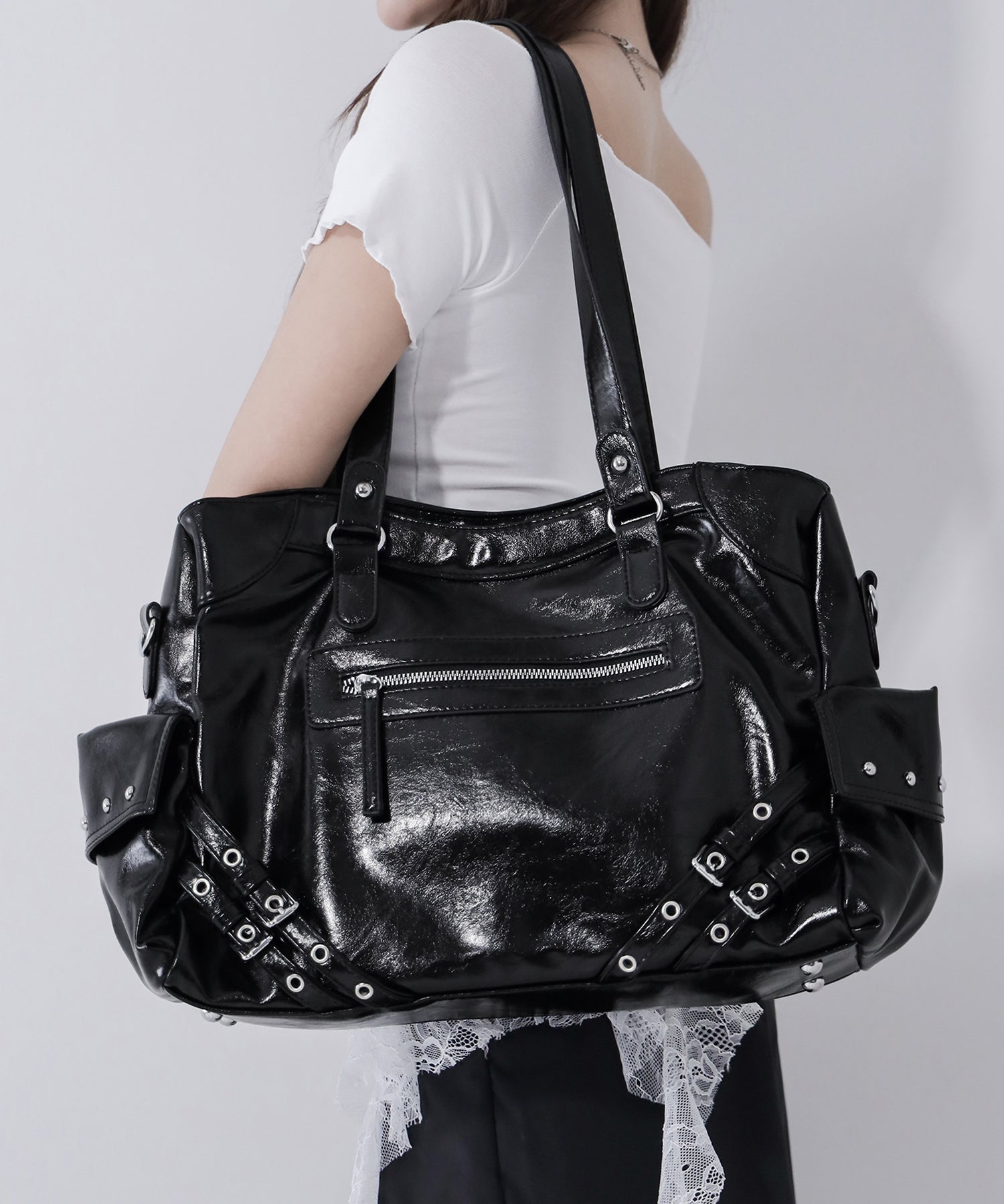 【 ショルダーストラップ付き２WAY 】ベルトデザインスタッズポケットヴィンテージショルダーバッグ ／ ( ２WAY ) belt design studs pocket vintage shoulder bag