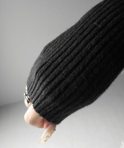 フロントボタンヘンリーネックスリムリブニット ／ Front button henley neck slim rib knit