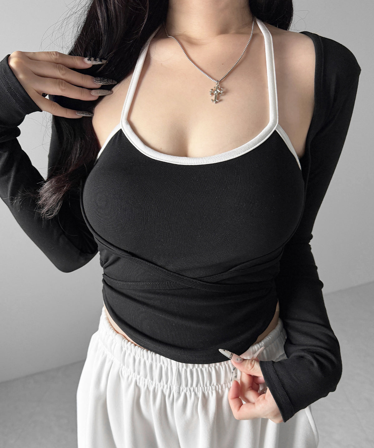 【２点セット 】２WAY クロスストラップショートカーディガン＋ ホルターリボンバイカラーキャミSET ／ 2WAY cross strap short cardigan + halter ribbon bicolor camisole SET