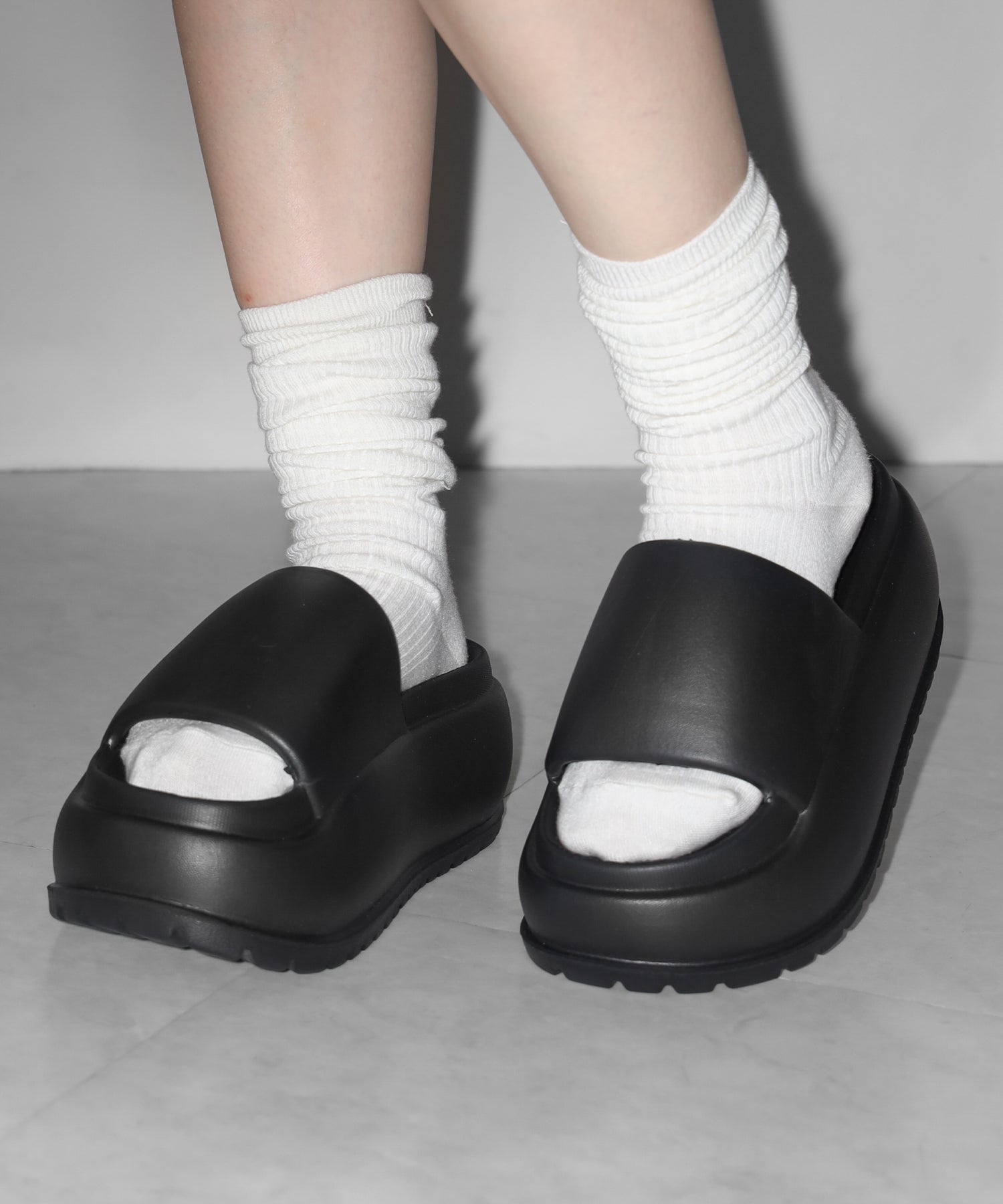 厚底ボリュームソールパフィースライドサンダル／platform volume sole puffy slide sandals