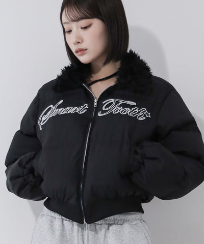 レタリングロゴ刺繍ショートパフダウンジャケット ／ lettering logo embroidery short puffer jacket