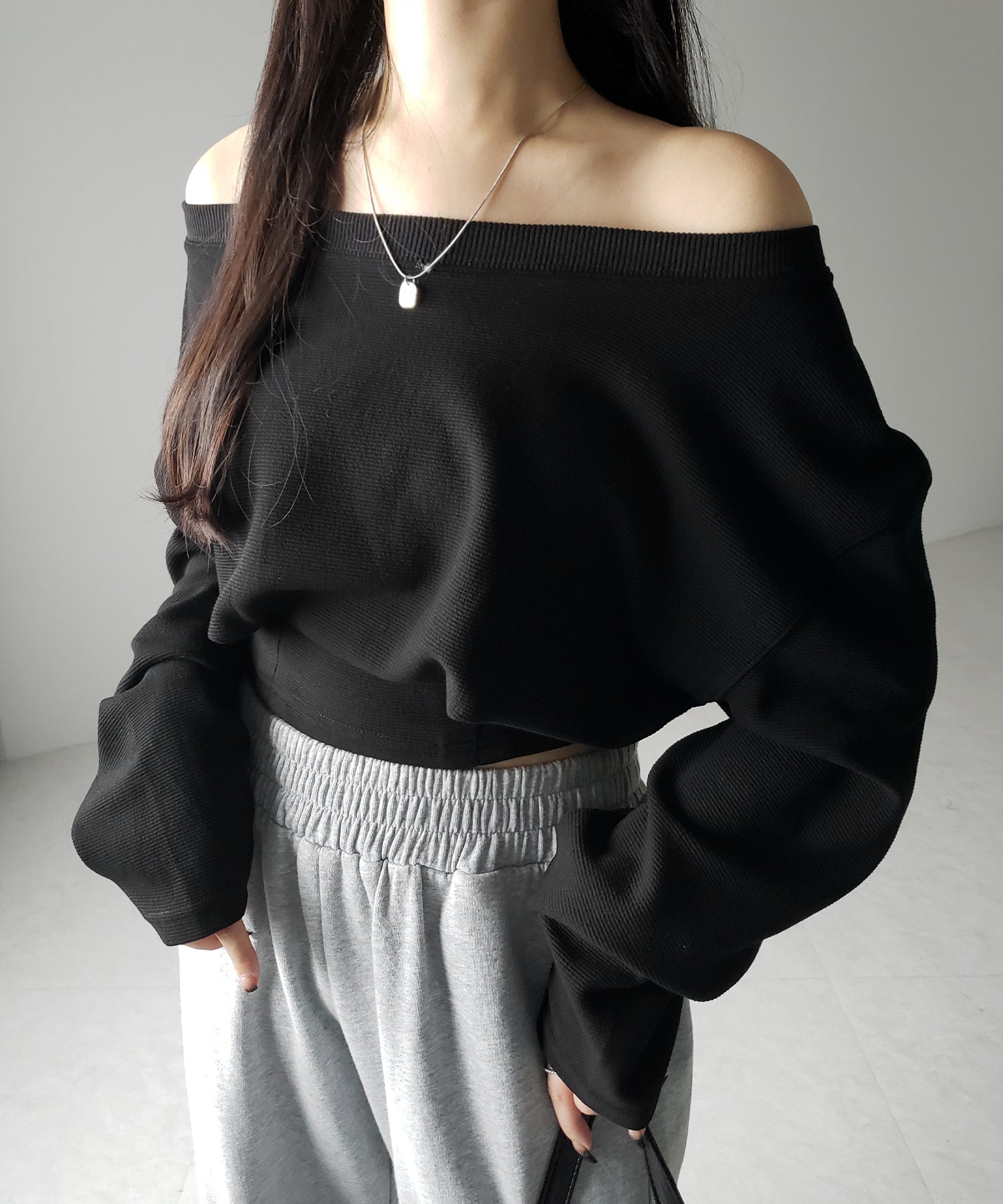 【 2color 】オフショルダーショートスウェットライクトップス ／ off shoulder short sweat like tops