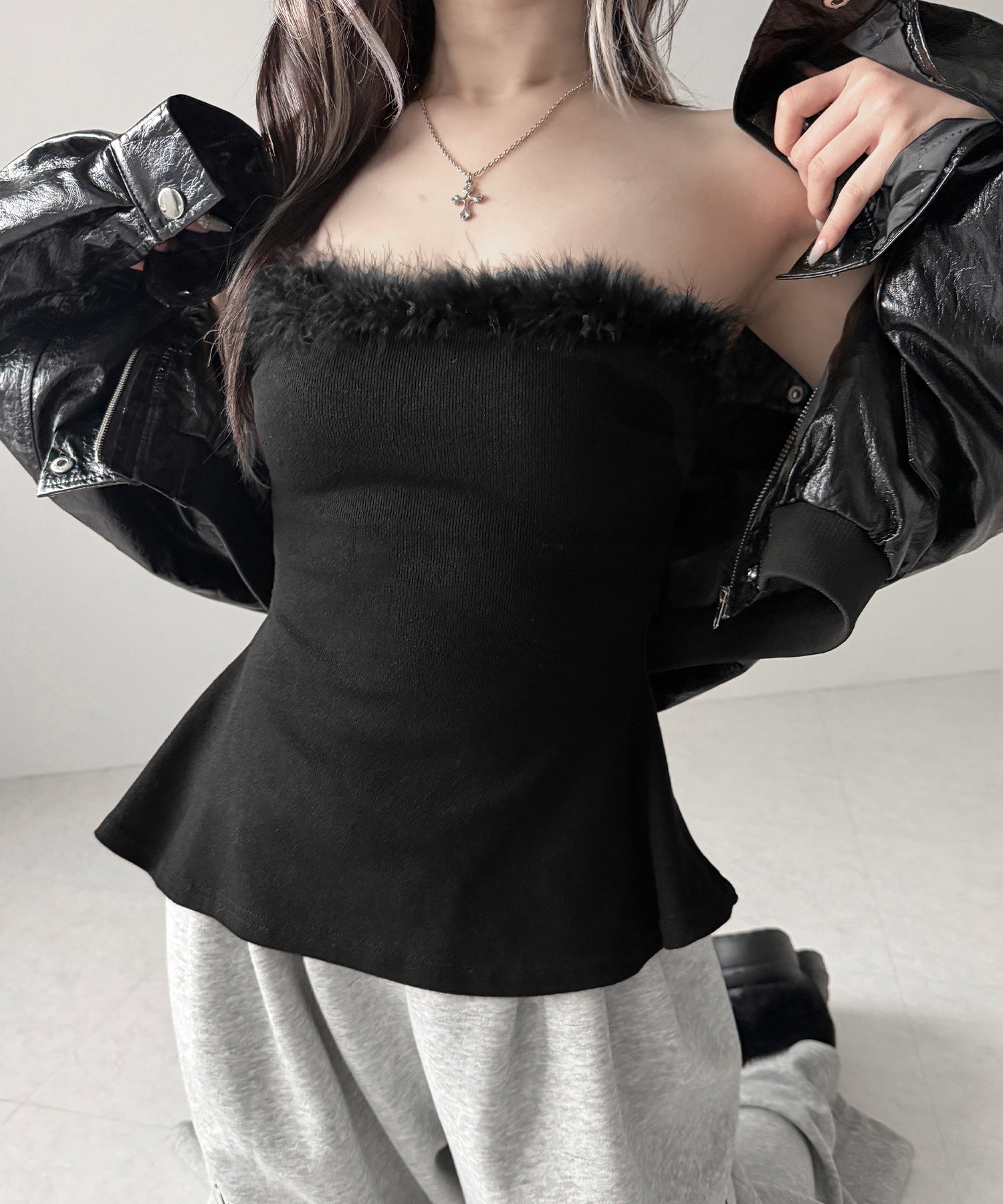 フェイクファーペプラムベアトップス / fake fur peplum bare tops