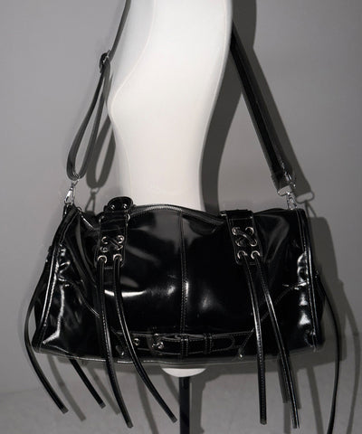 【 ショルダーストラップ付き２WAY 】レースアップベルテッドフリンジボストンショルダーバッグ／lace up belted fringe boston shoulder bag