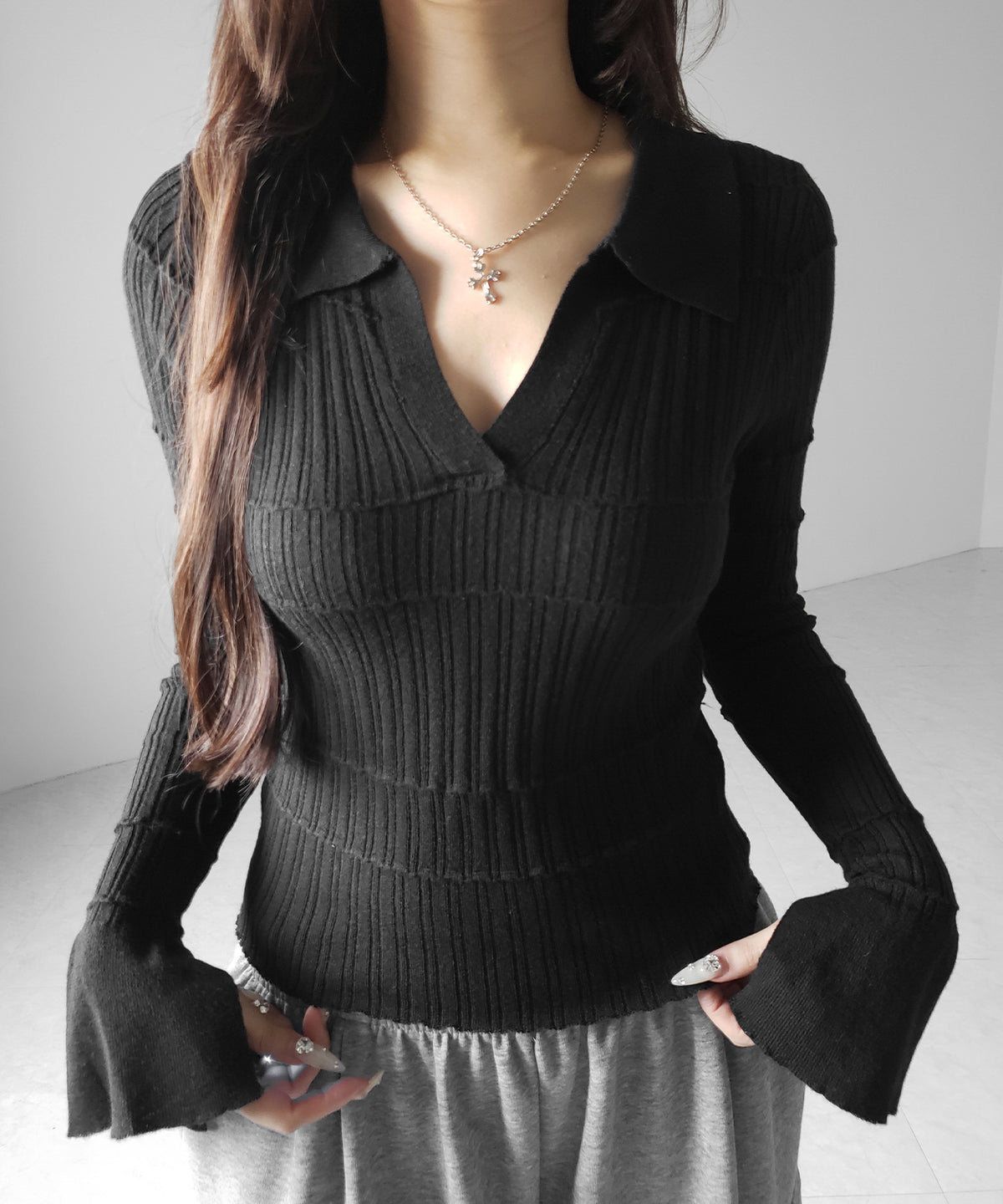 スキッパーネックスリムリブニットトップス ／ skipper neck slim rib knit tops