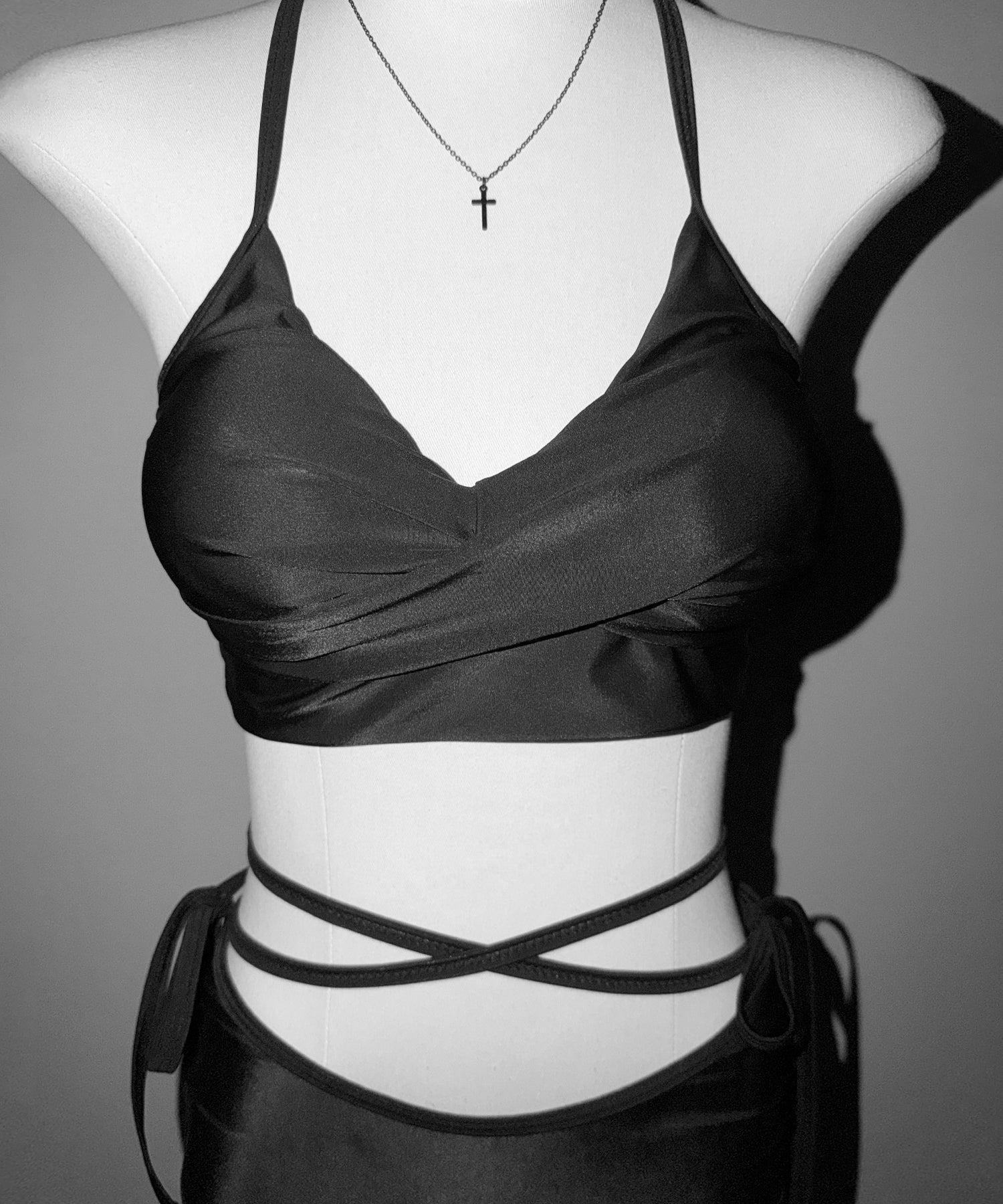 【 レディース水着 】ウエストクロスリボンホルターセパレートビキニ ／ waist cross ribbon halter separate bikini