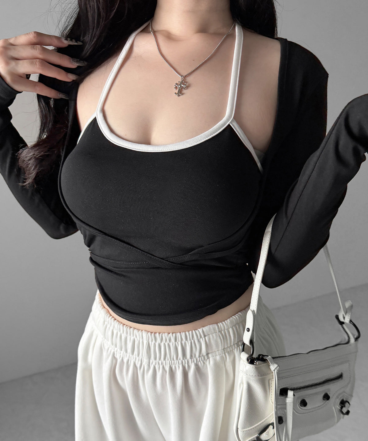 【２点セット 】２WAY クロスストラップショートカーディガン＋ ホルターリボンバイカラーキャミSET ／ 2WAY cross strap short cardigan + halter ribbon bicolor camisole SET