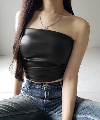 【 ２color 】サイドタックフェイクレザーショートベアトップ ／ side tuck fake leather short bare tops