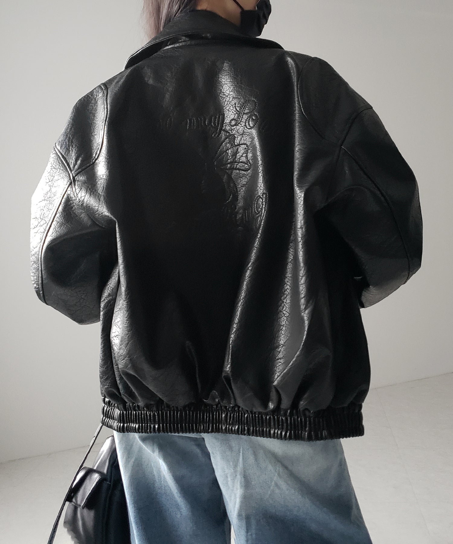 【 ２color 】バックリボン刺繍ヴィンテージライクフェイクレザーブルゾン ／ back ribbon vintage like fake leather blouson