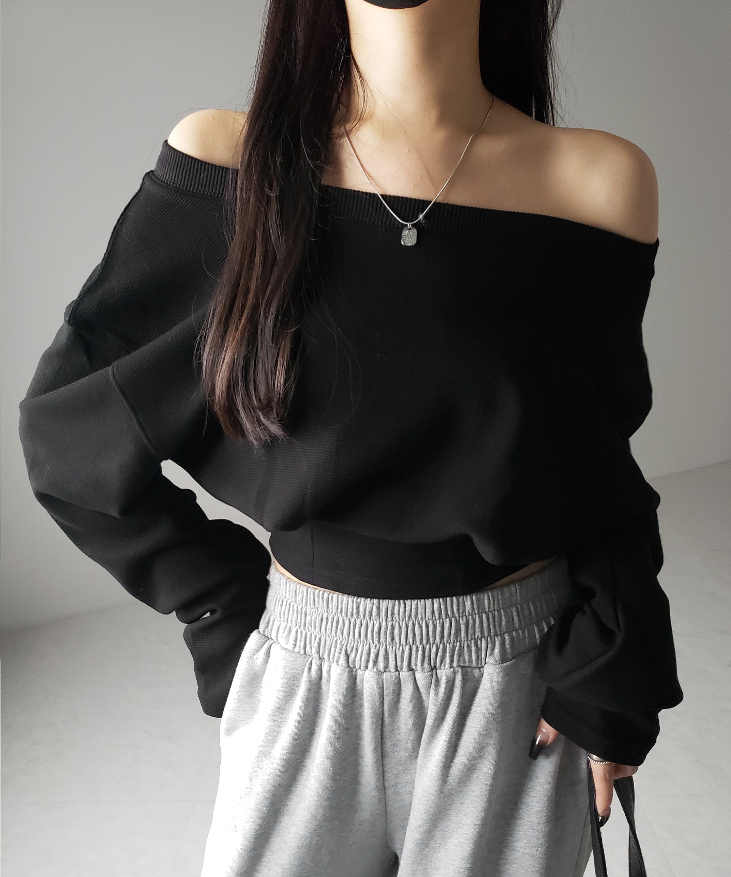 【 2color 】オフショルダーショートスウェットライクトップス ／ off shoulder short sweat like tops