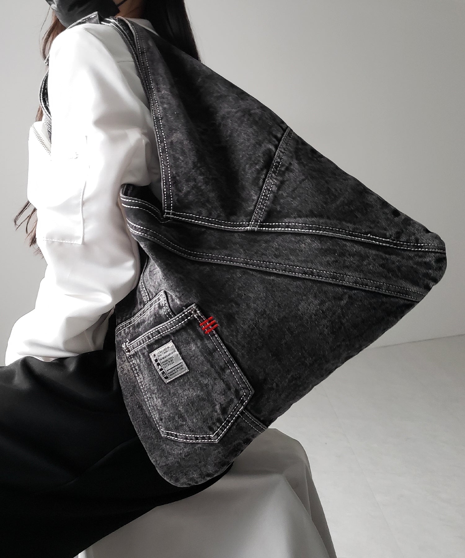 【 ２color 】リメイクウォッシュトライアングルデニムショルダーバッグ ／ remade wash triangle denim shoulder bag