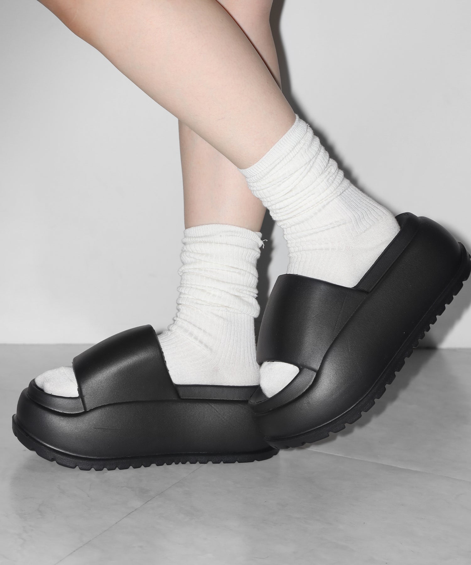 厚底ボリュームソールパフィースライドサンダル／platform volume sole puffy slide sandals