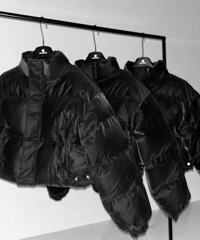 【 大好評につきロゴ無しバージョン追加！ 】グランジロゴ刺繍ショートパフダウンジャケット ／ grunge logo embroidery short puff down jacket