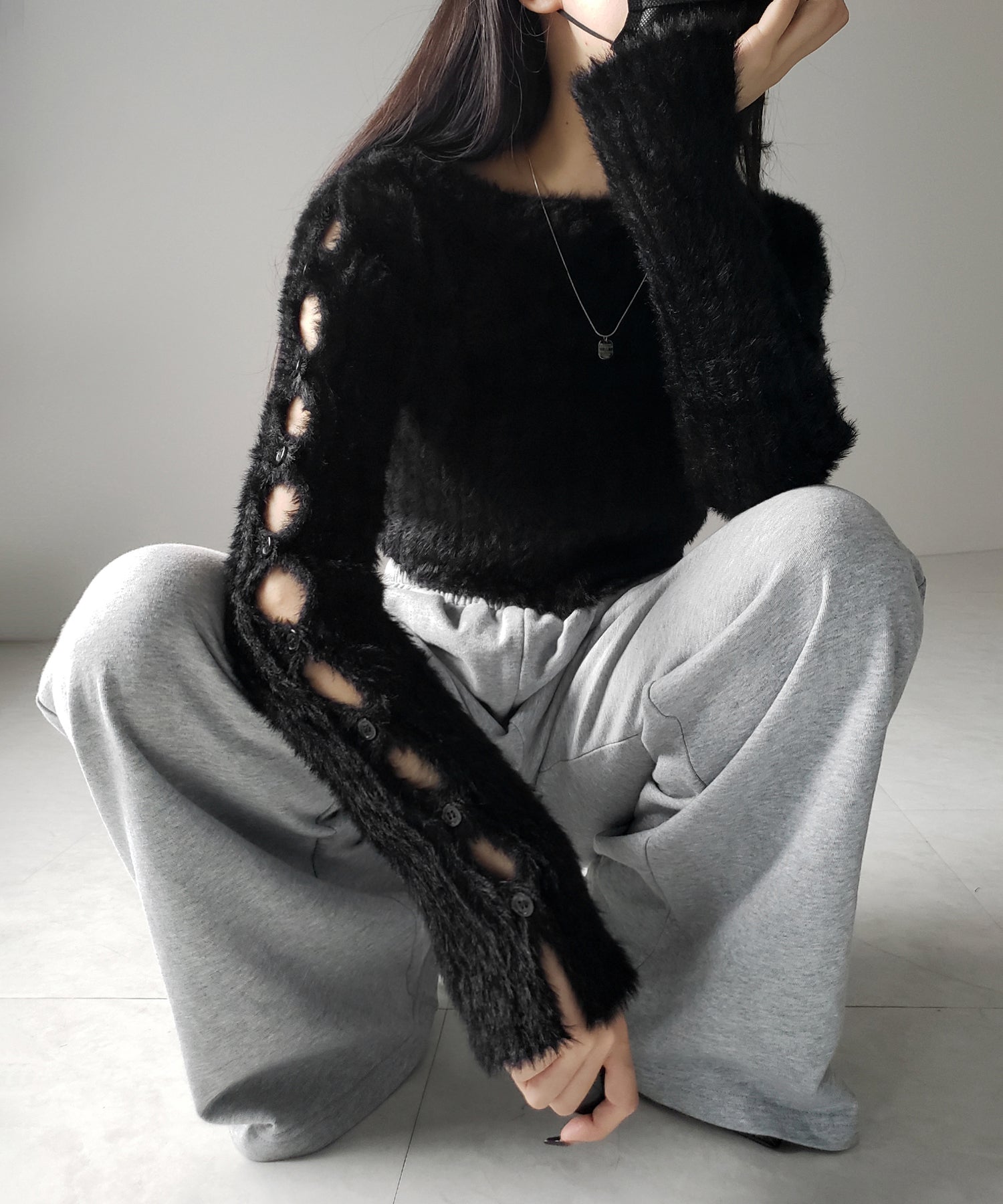 【 ３color 】カットアウトスリットスリーブショートシャギーニット ／ cutout slit sleeve short shaggy knit
