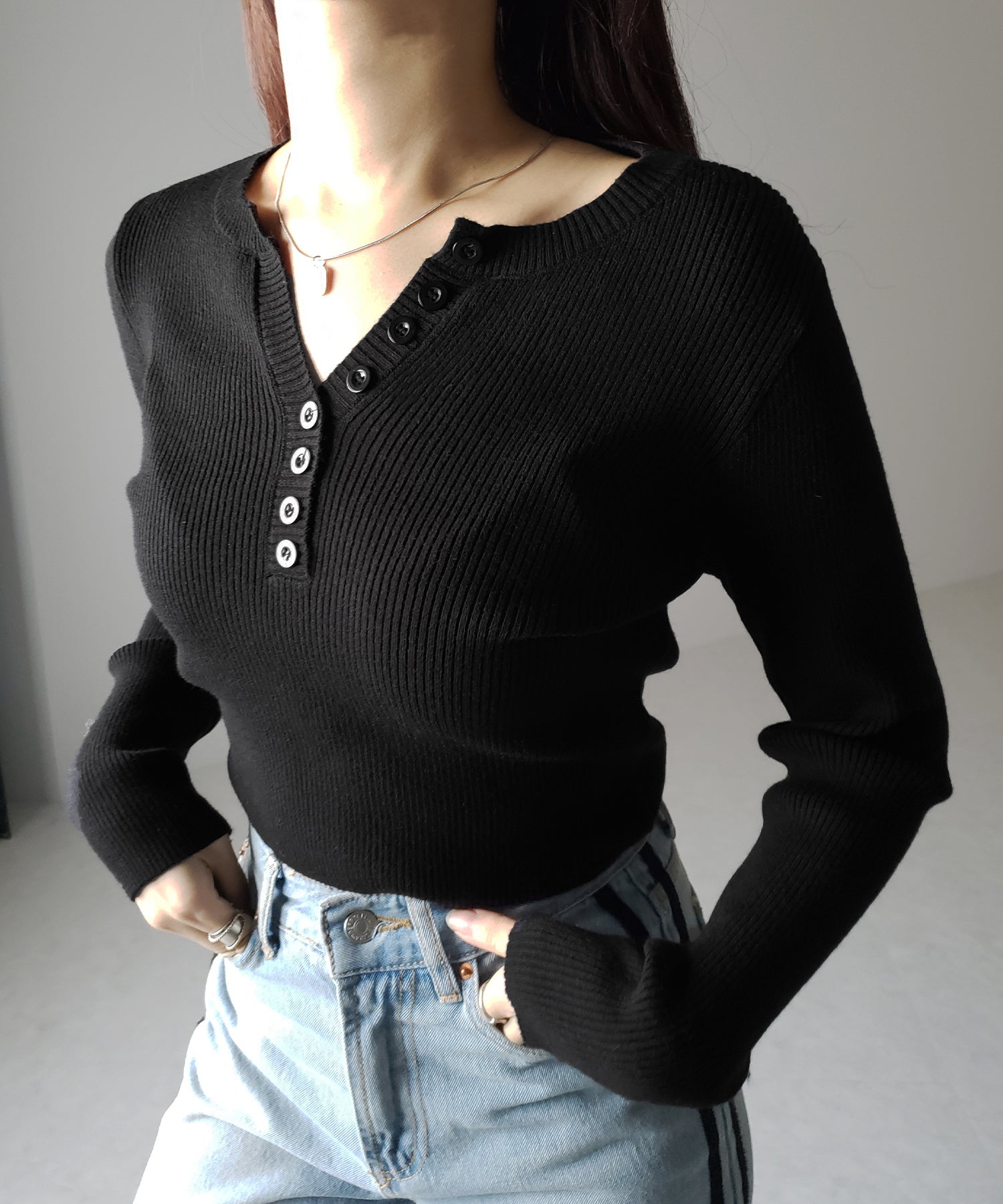 【 ３color 】キーネックボタンデザインクロップドリブニット