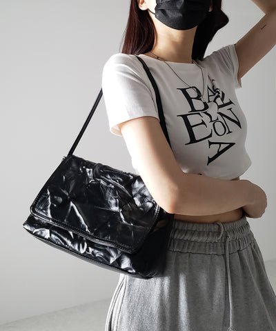 【 ２color 】クラッシュレザースクエアショルダーバッグ
