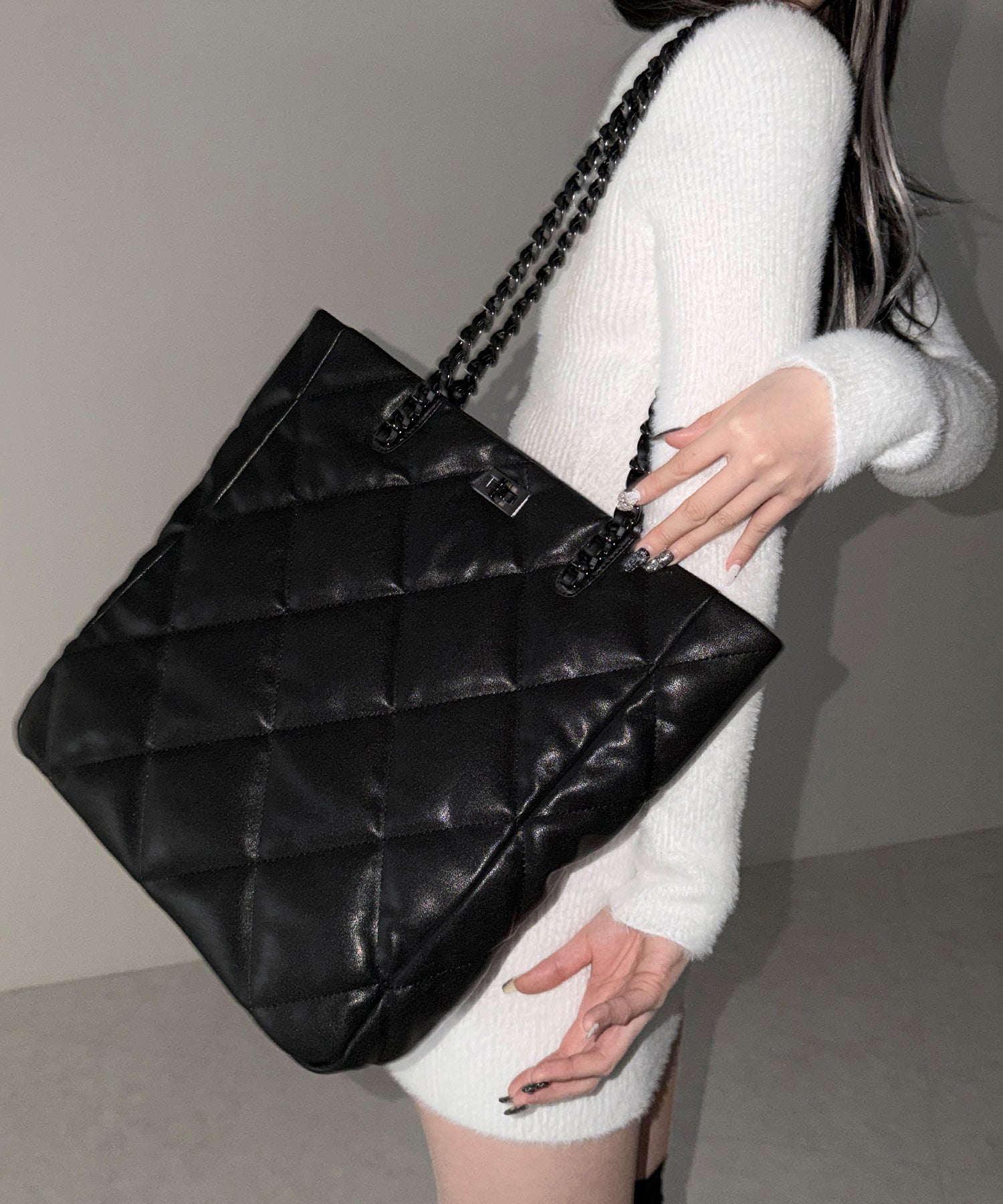 【 A4収納可 】キルティングスクエアチェーンバッグ/ quilted square chain bag