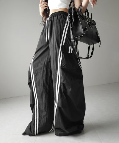 【 ３color ／裾絞り可能２WAY 】サイドラインナイロンタックカーゴワイドパンツ ／ side line nylon tuck cargo wide pants