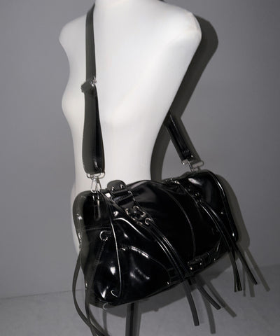 【 ショルダーストラップ付き２WAY 】レースアップベルテッドフリンジボストンショルダーバッグ／lace up belted fringe boston shoulder bag