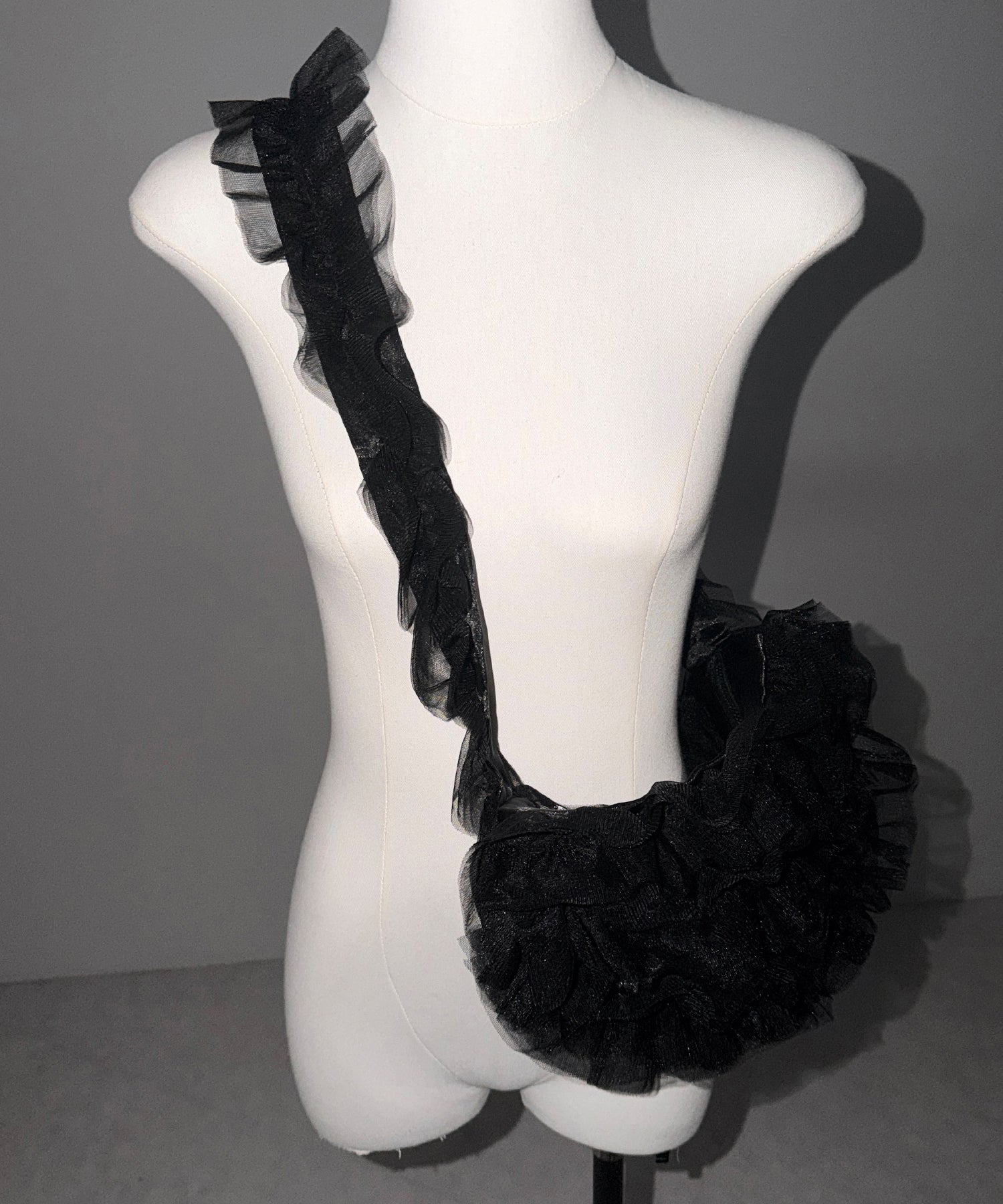 チュールフリルショルダーボディバッグ／ tulle frill shoulder body bag
