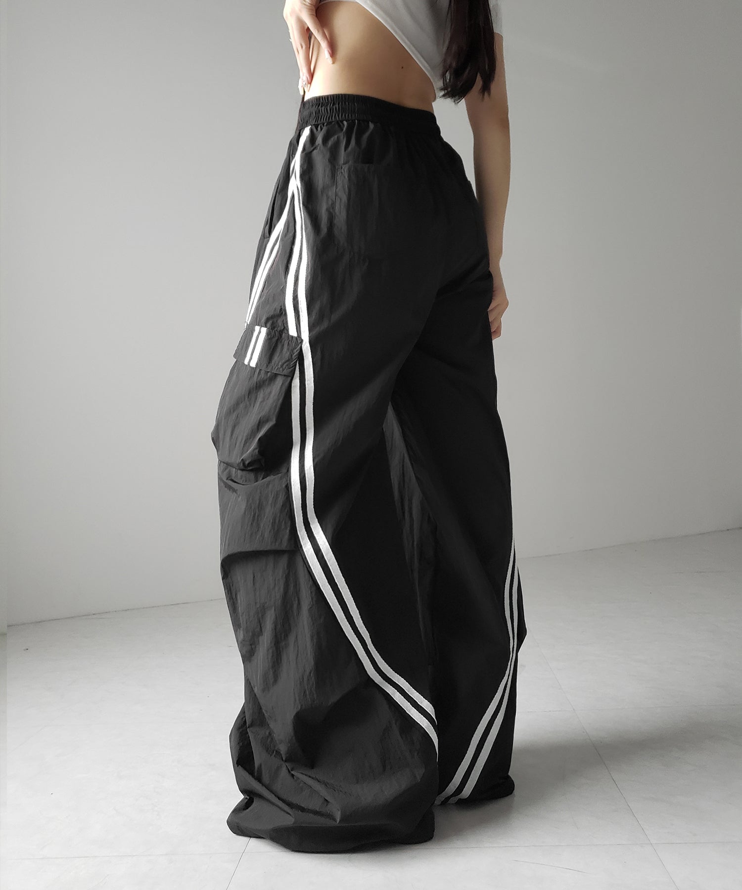 【 ３color ／裾絞り可能２WAY 】サイドラインナイロンタックカーゴワイドパンツ ／ side line nylon tuck cargo wide pants