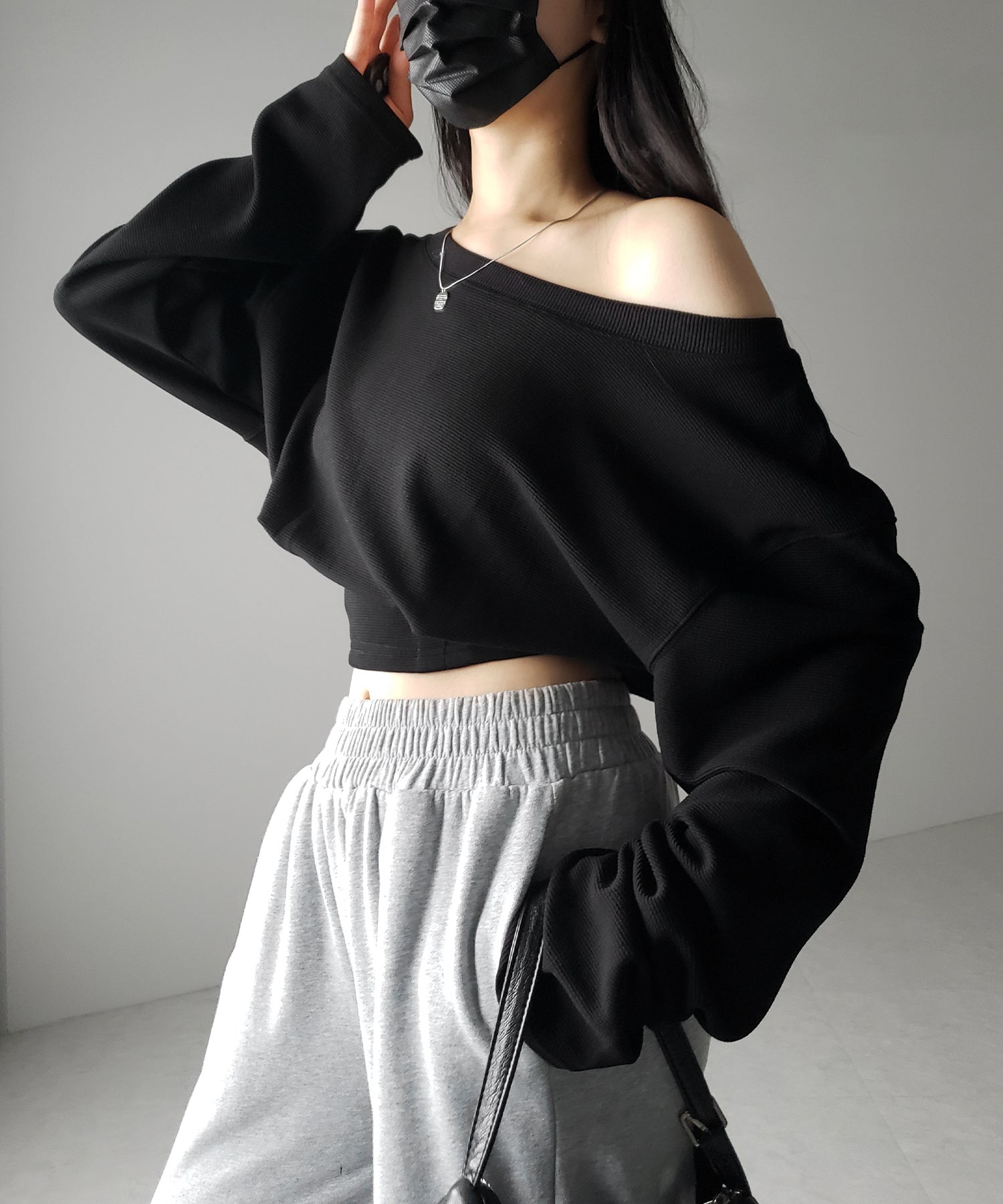 【 2color 】オフショルダーショートスウェットライクトップス ／ off shoulder short sweat like tops