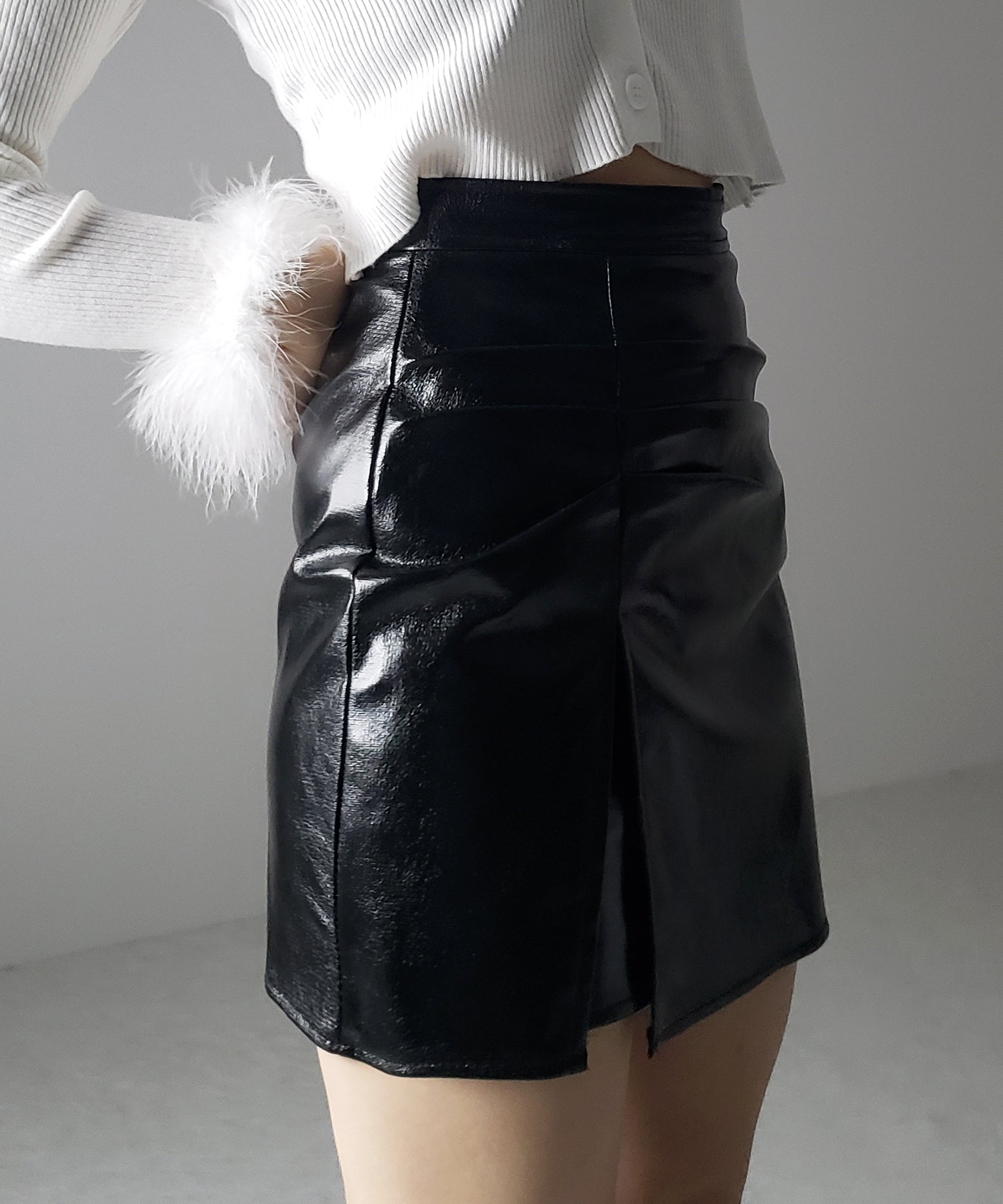 【 ３color ／４size 】３タックメタリックスリットハイウエストタイトミニスカート ／ three tuck metallic slit highwaist tight mini skirt
