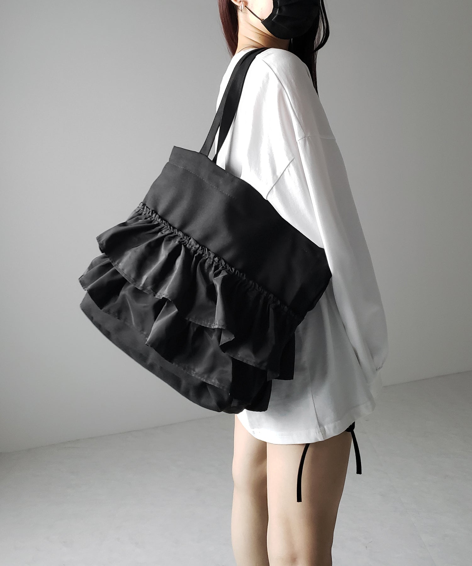 【 ２color 】ティアードフリルBIGキャンバストートバッグ ／ tiered frill big canvas tote bag