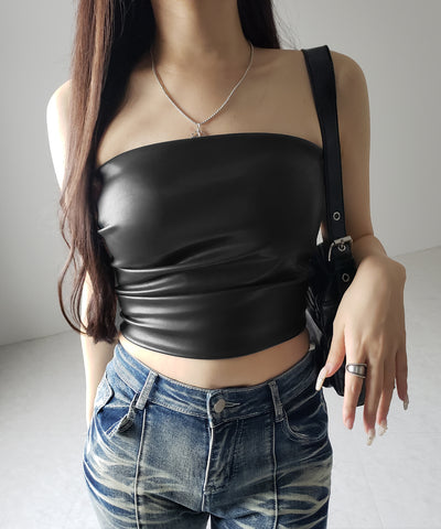 【 ２color 】サイドタックフェイクレザーショートベアトップ ／ side tuck fake leather short bare tops